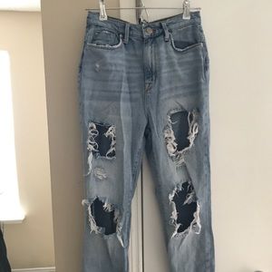 High rise jeans with holes